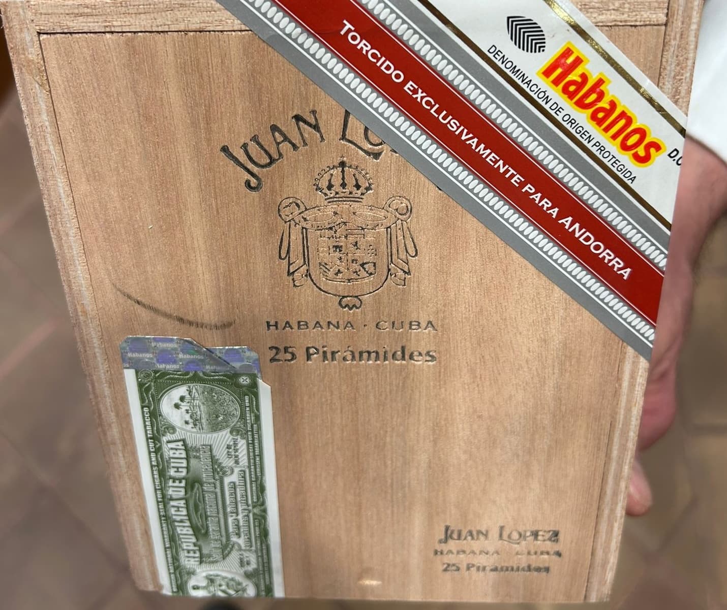Juan Lopez Pirámides Edición Regional Andorra Pirámides 6.5 x 52 · Box of 25